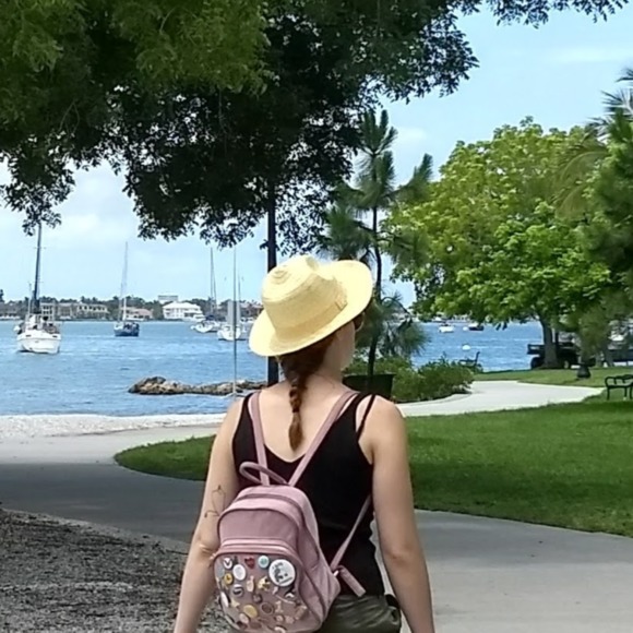 Meet your Posher, Gaby - Picture 1 of 1